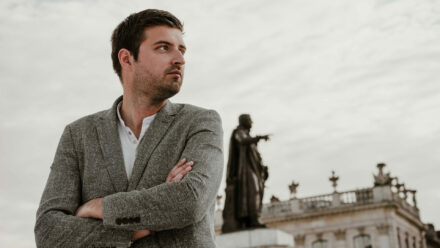 Notre photographe a saisi l'essence de Guilhem Arnold, Agent immobilier à Nancy, à travers des portraits qui reflètent sa détermination et son succès sur la Place Stanislas. Ces images constituent un ajout authentique à sa stratégie de communication.